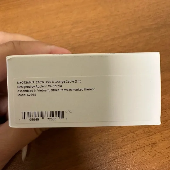 Apple USB-C Charge Cable 240 W 2M Length - Picture 4 of 9